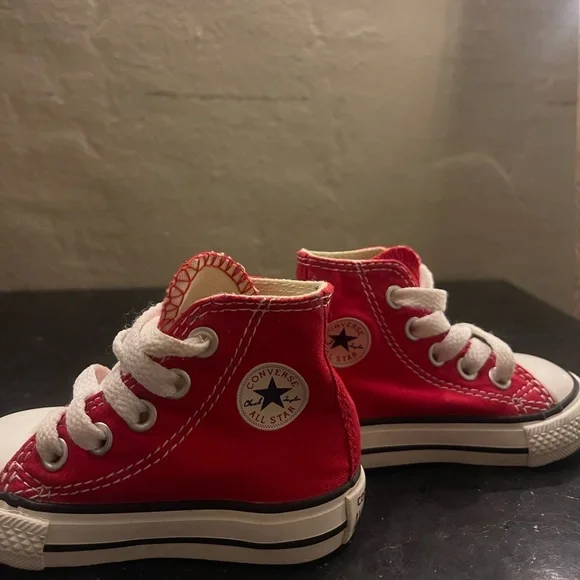 Converse shoes - Picture 2 of 4